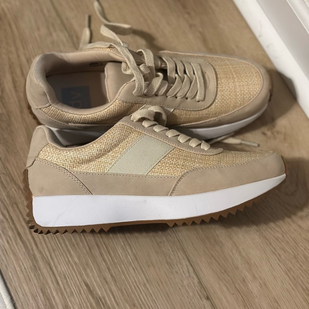Dolce Vita Beige Casual Sneakers - Lightweight Everyday Trainer